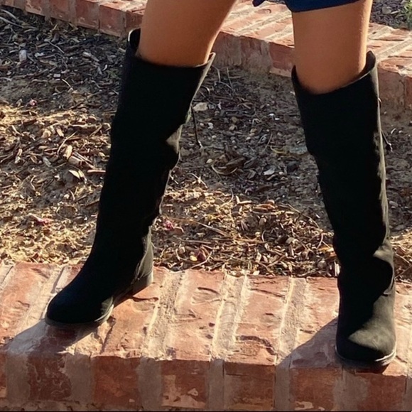 Black high boots - Picture 7 of 8